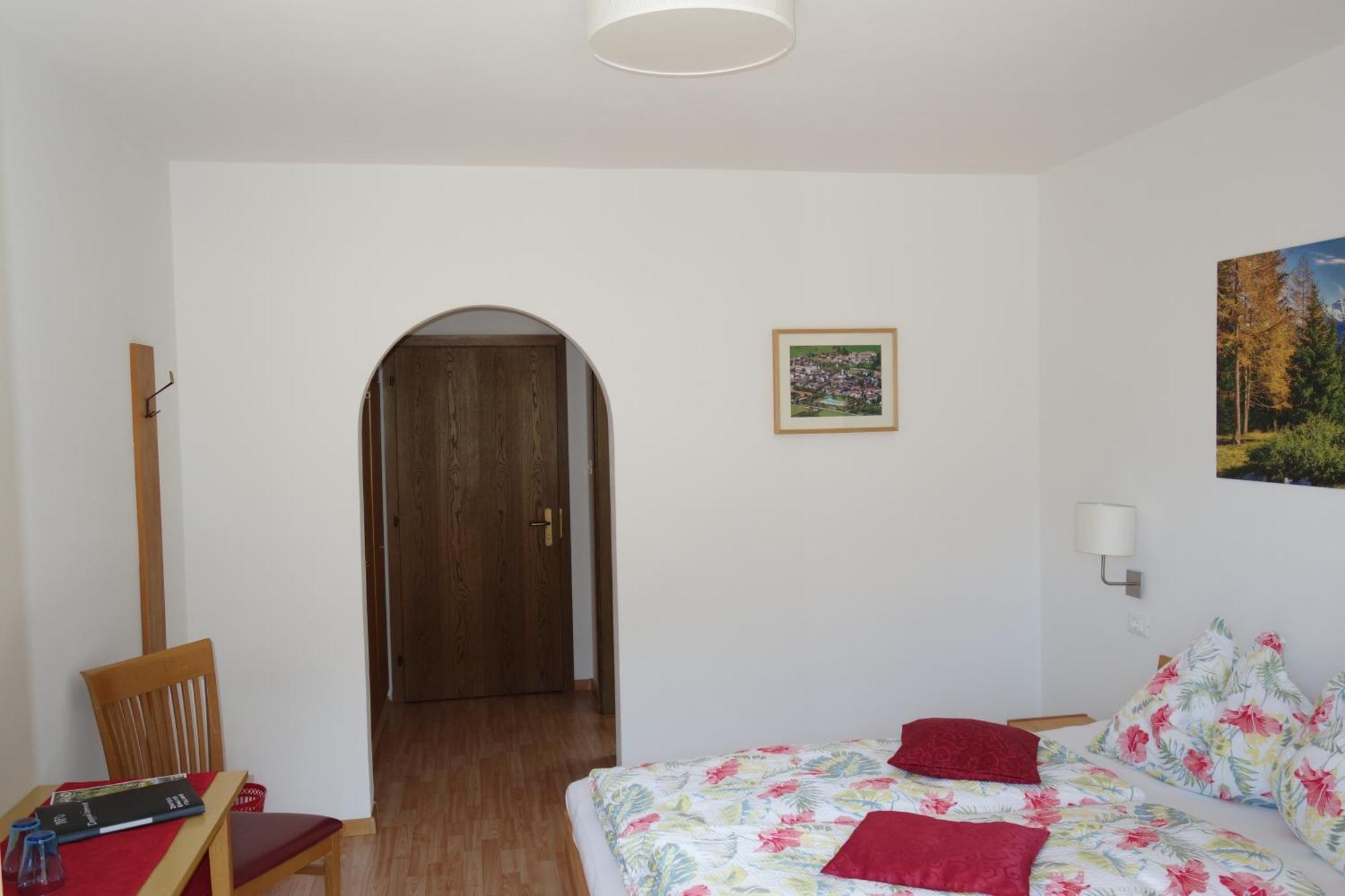 Privatpension Bergkristall San Martino In Passiria  Pokoj fotografie