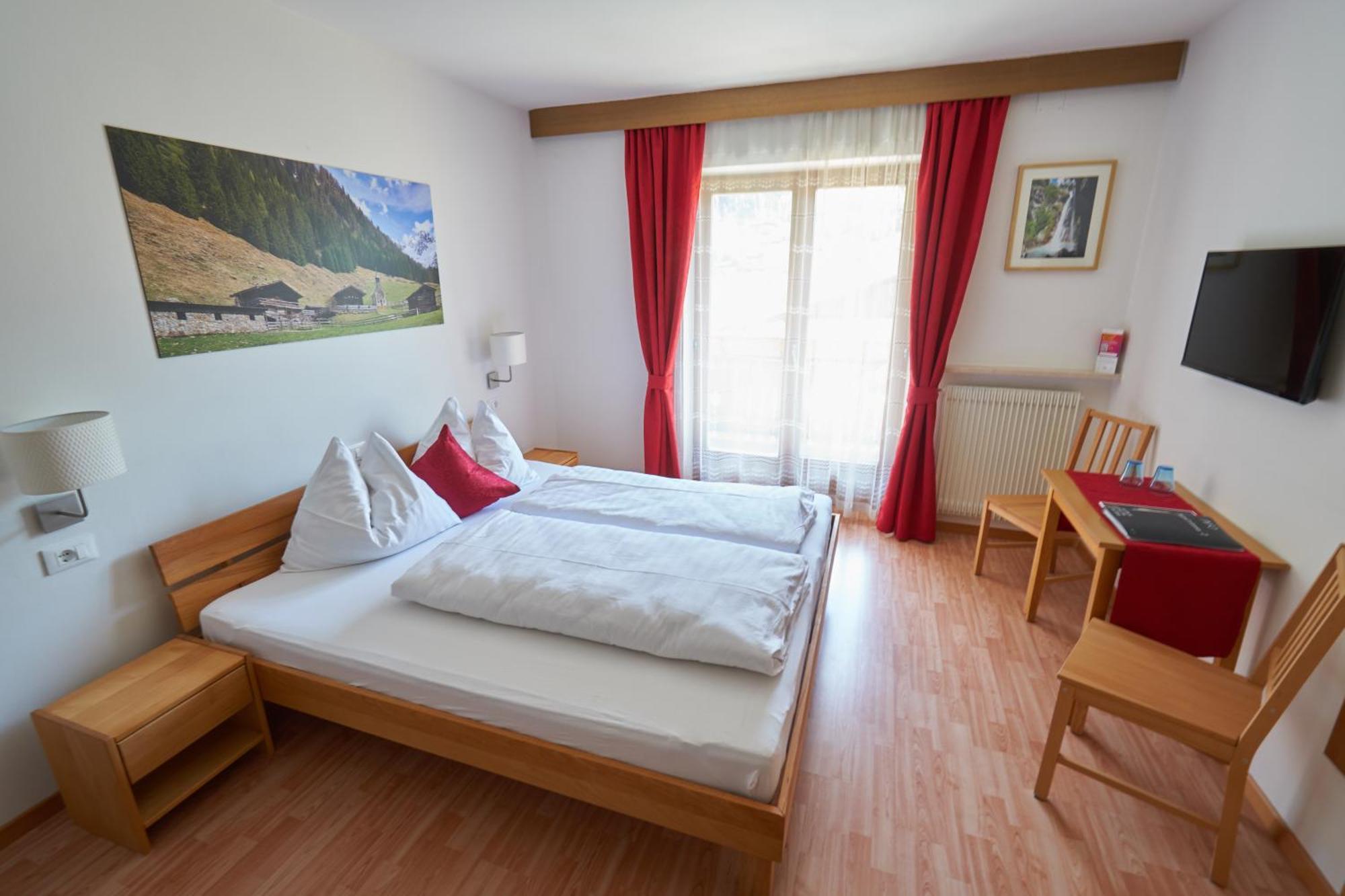 Privatpension Bergkristall San Martino In Passiria  Pokoj fotografie